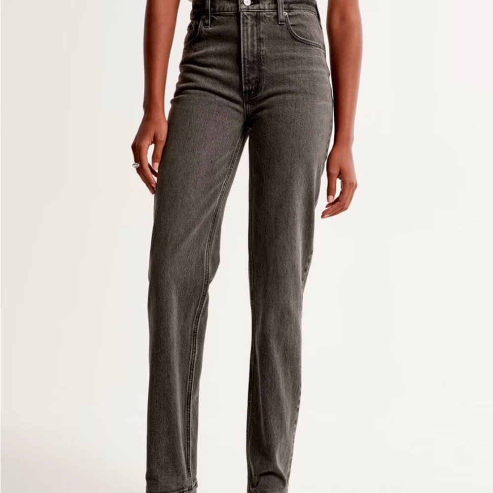 Abercrombie Jeans New with Tags! The 90s Straight Ultra High Rise Size 33 Short! - Picture 2 of 4